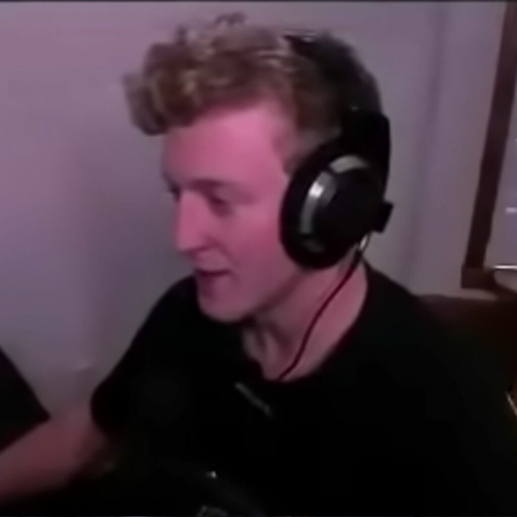 how much does tfue make per month?